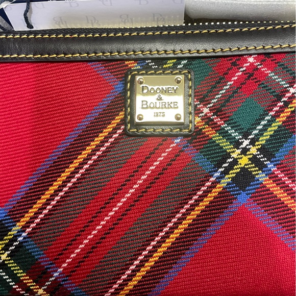 🆕 Dooney & Bourke Red Tartan Large Slim Wristlet - Picture 4 of 9